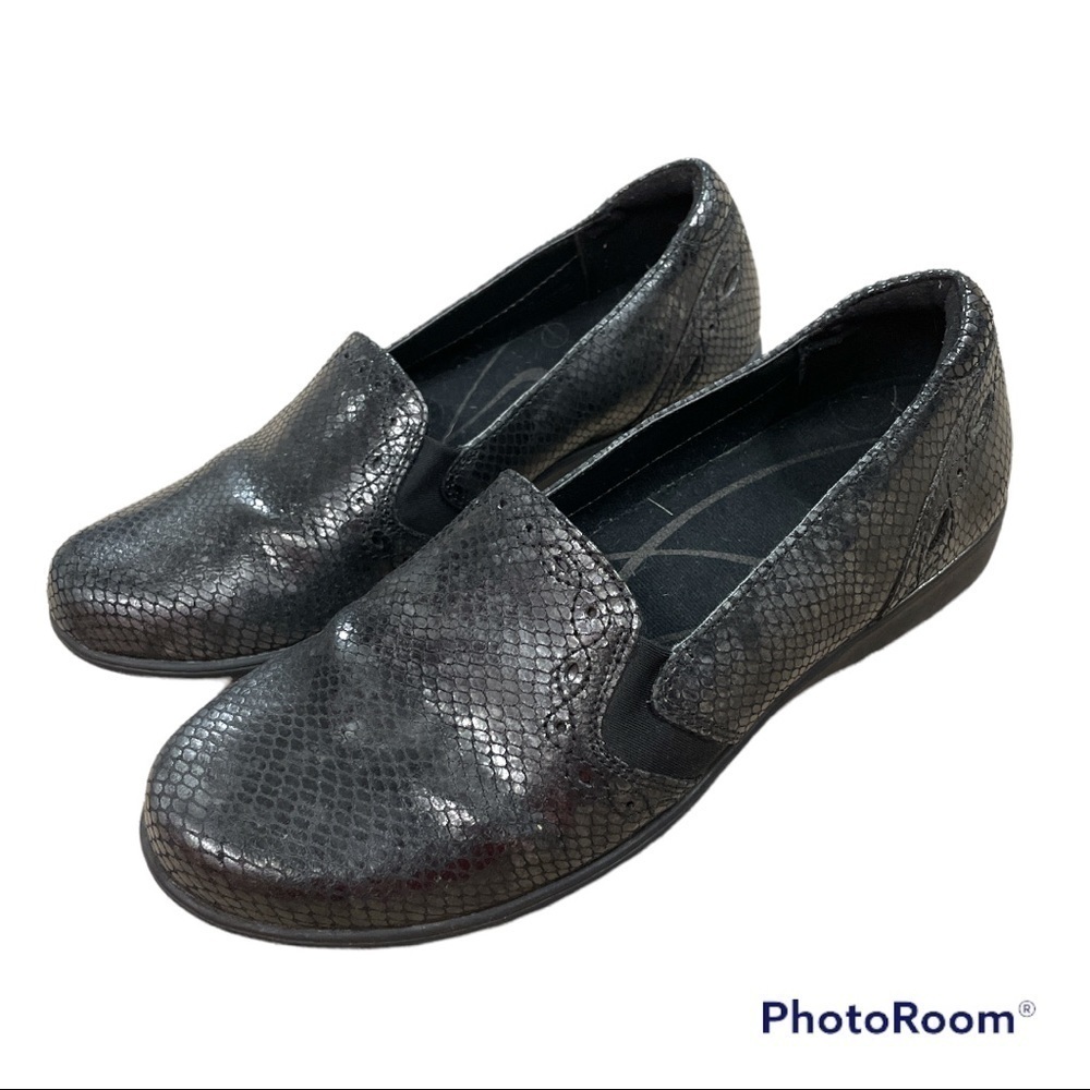 Aravon Adalyn Grey Reptile Loafer Women’s 9 Wide Slip on comfy leather shoes